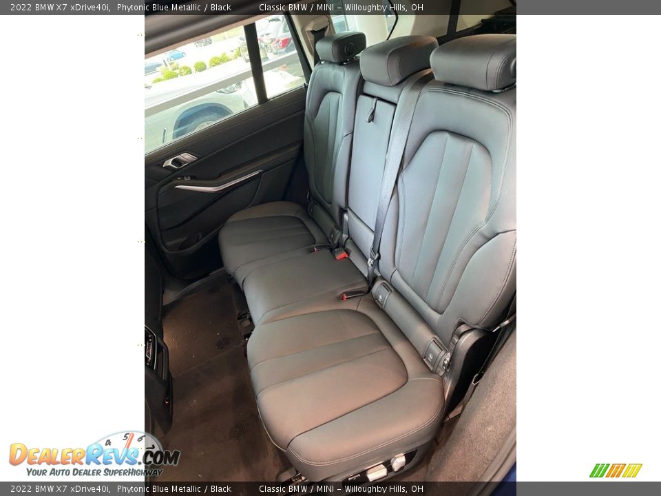 Rear Seat of 2022 BMW X7 xDrive40i Photo #5