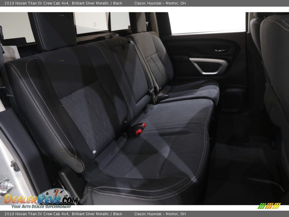 2019 Nissan Titan SV Crew Cab 4x4 Brilliant Silver Metallic / Black Photo #16