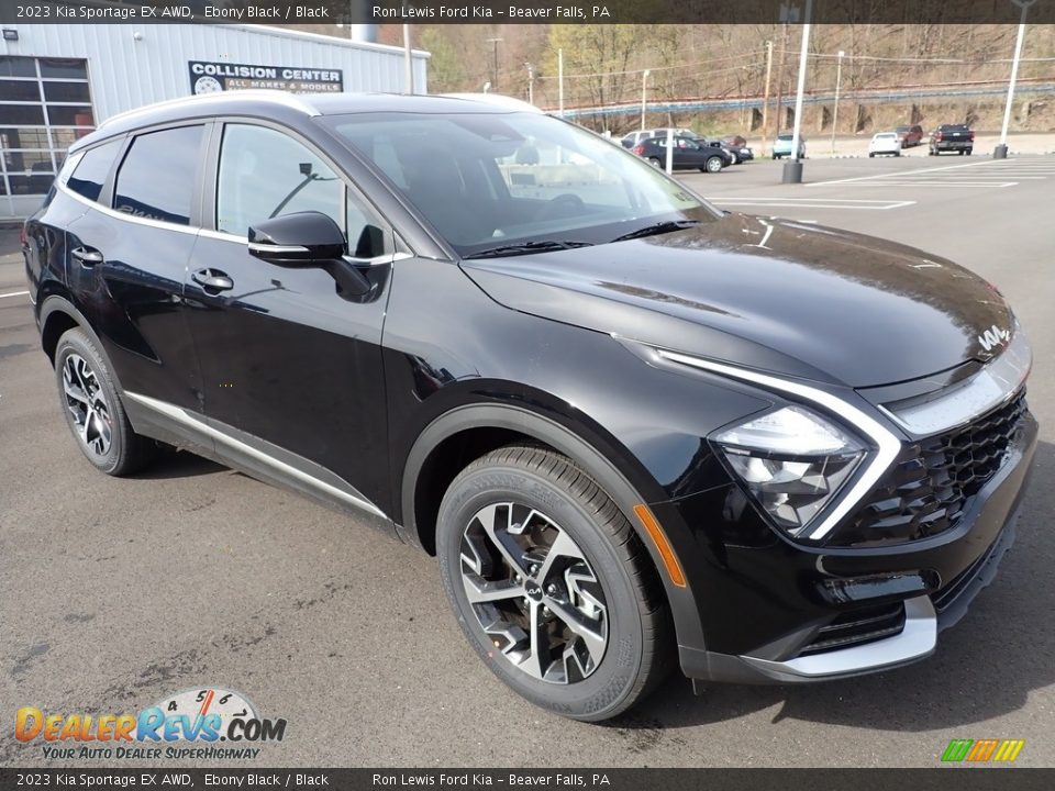 Front 3/4 View of 2023 Kia Sportage EX AWD Photo #2