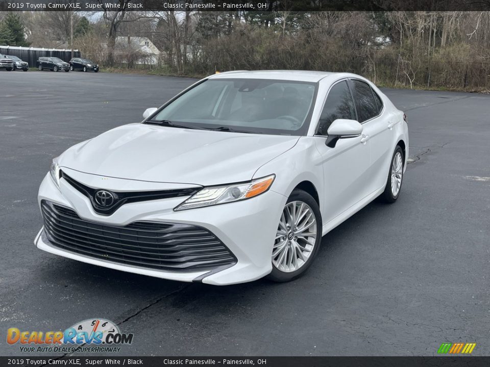 2019 Toyota Camry XLE Super White / Black Photo #1