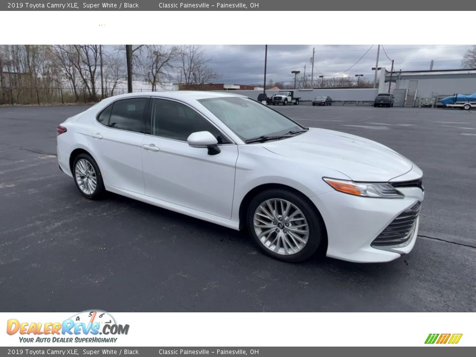 2019 Toyota Camry XLE Super White / Black Photo #2