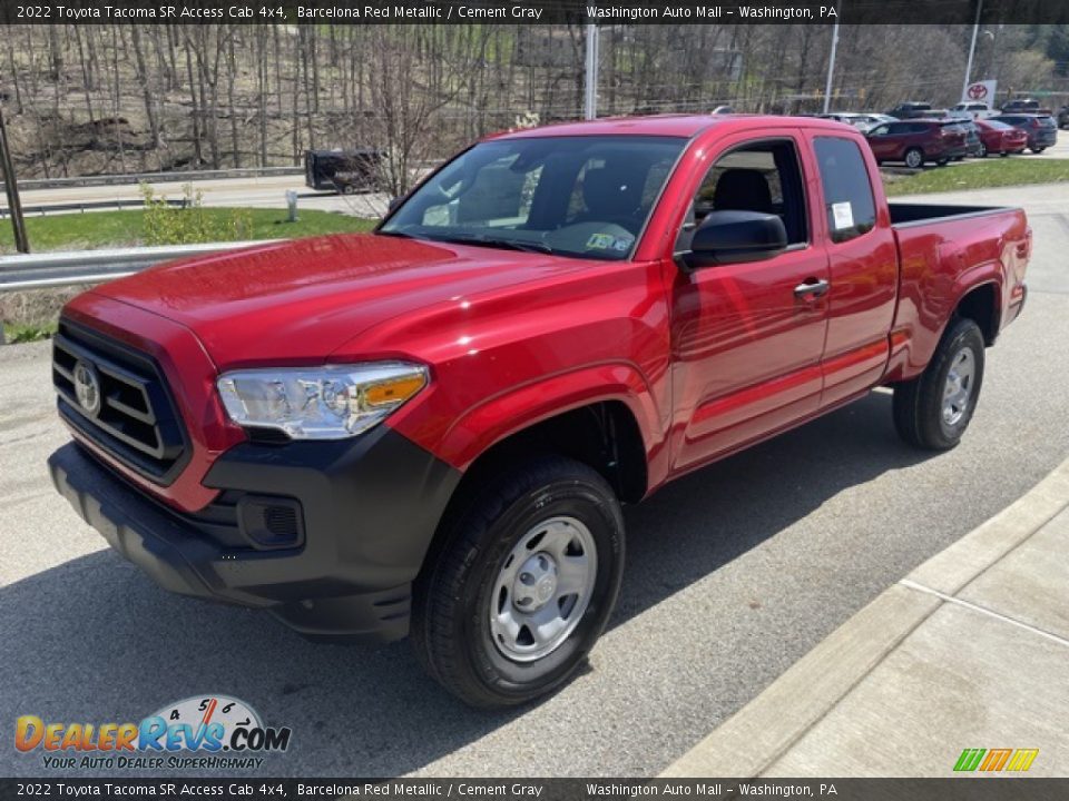 Front 3/4 View of 2022 Toyota Tacoma SR Access Cab 4x4 Photo #7