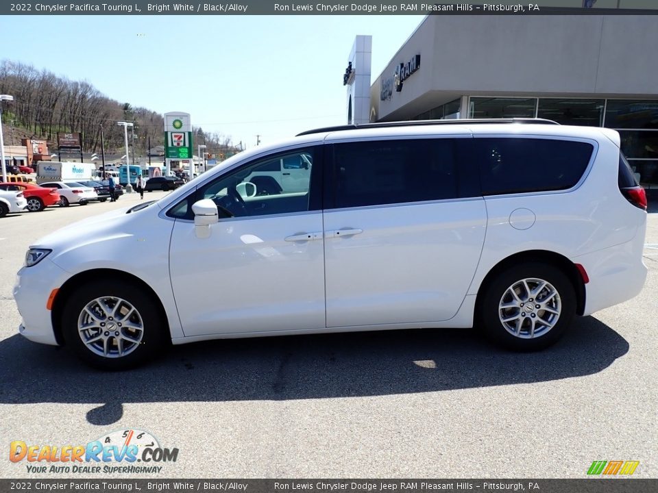 2022 Chrysler Pacifica Touring L Bright White / Black/Alloy Photo #2