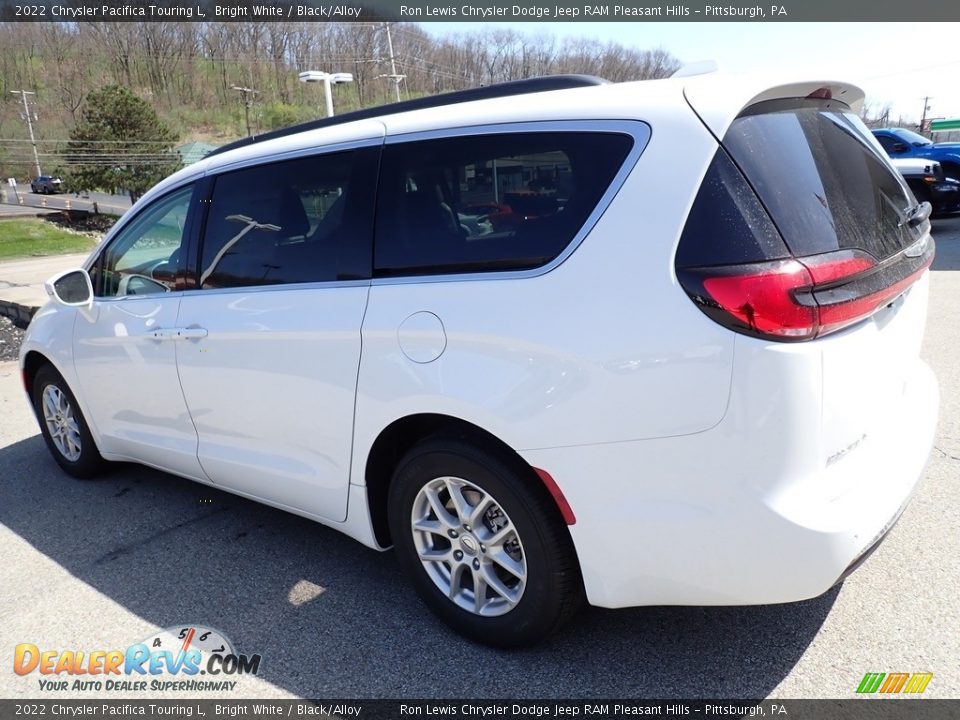 2022 Chrysler Pacifica Touring L Bright White / Black/Alloy Photo #3