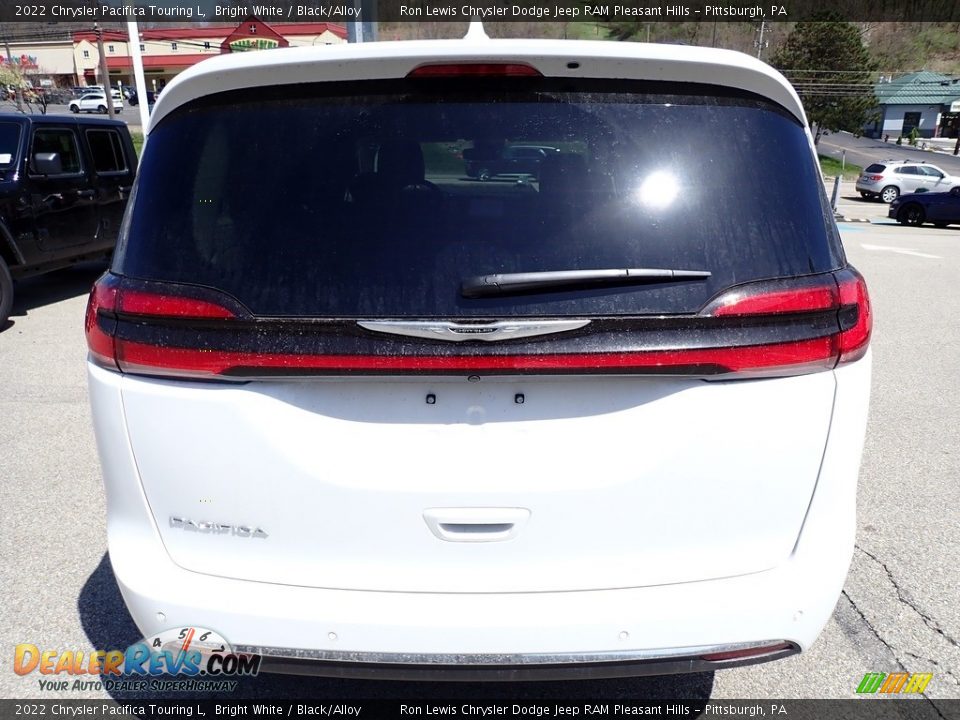 2022 Chrysler Pacifica Touring L Bright White / Black/Alloy Photo #4