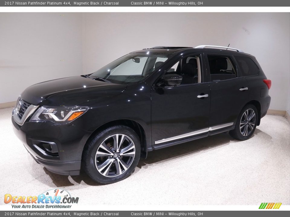 2017 Nissan Pathfinder Platinum 4x4 Magnetic Black / Charcoal Photo #3