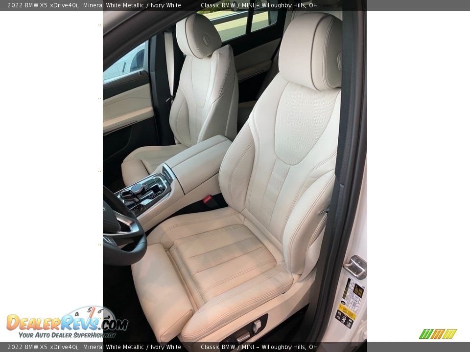 Front Seat of 2022 BMW X5 xDrive40i Photo #4