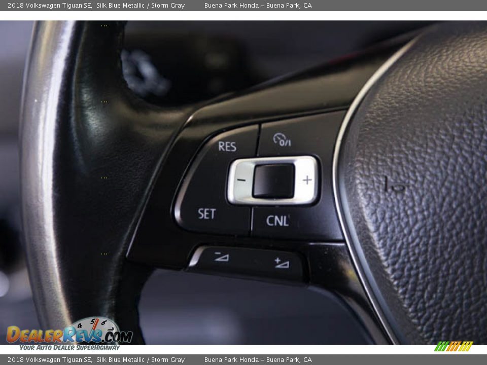2018 Volkswagen Tiguan SE Steering Wheel Photo #14