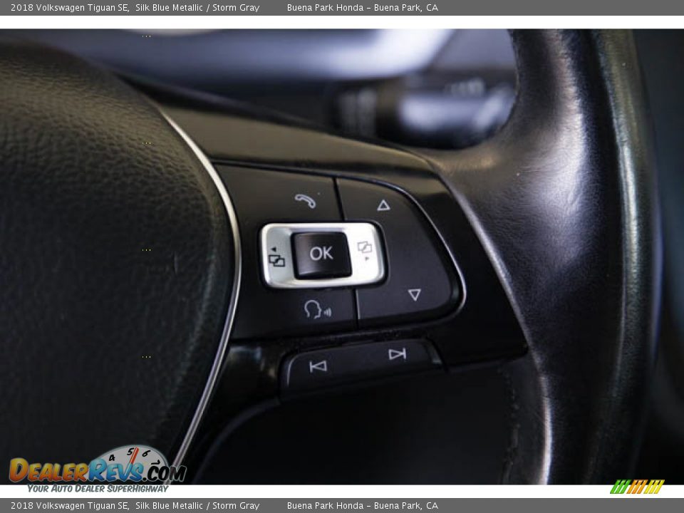 2018 Volkswagen Tiguan SE Steering Wheel Photo #15