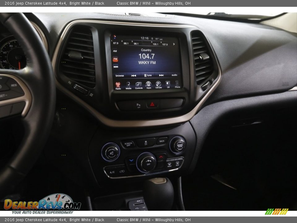 2016 Jeep Cherokee Latitude 4x4 Bright White / Black Photo #9