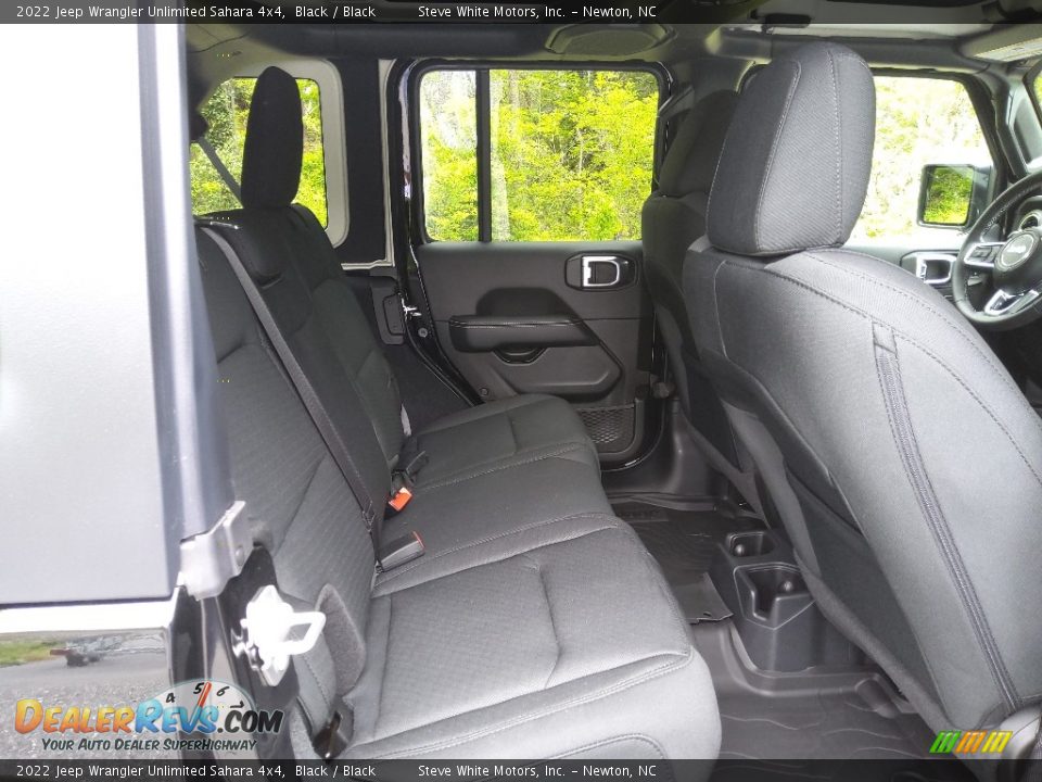 2022 Jeep Wrangler Unlimited Sahara 4x4 Black / Black Photo #17
