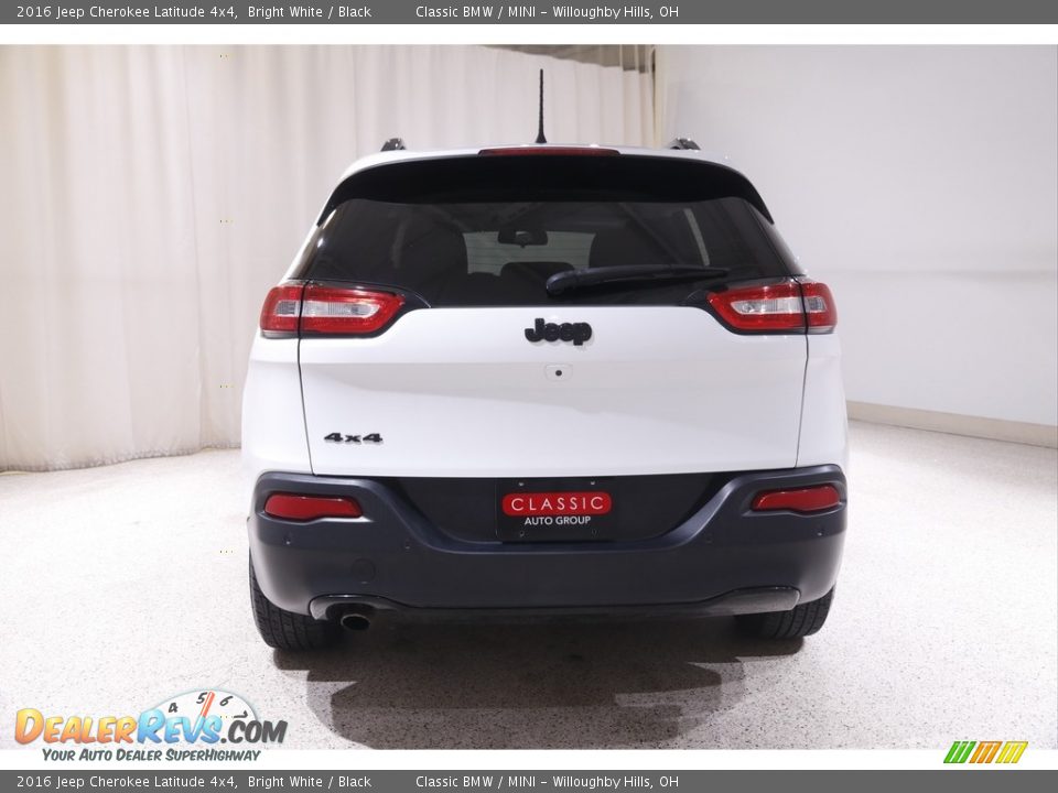 2016 Jeep Cherokee Latitude 4x4 Bright White / Black Photo #20