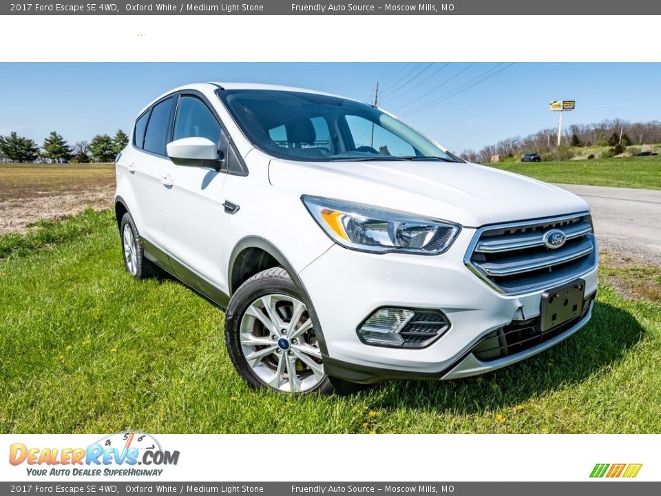 2017 Ford Escape SE 4WD Oxford White / Medium Light Stone Photo #1