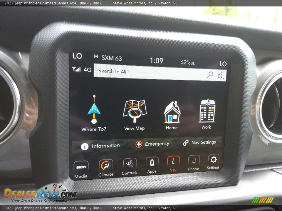 Controls of 2022 Jeep Wrangler Unlimited Sahara 4x4 Photo #23