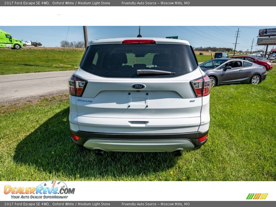 2017 Ford Escape SE 4WD Oxford White / Medium Light Stone Photo #5