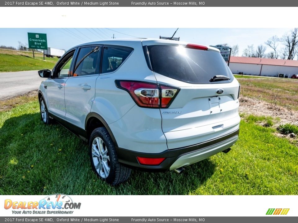 2017 Ford Escape SE 4WD Oxford White / Medium Light Stone Photo #6