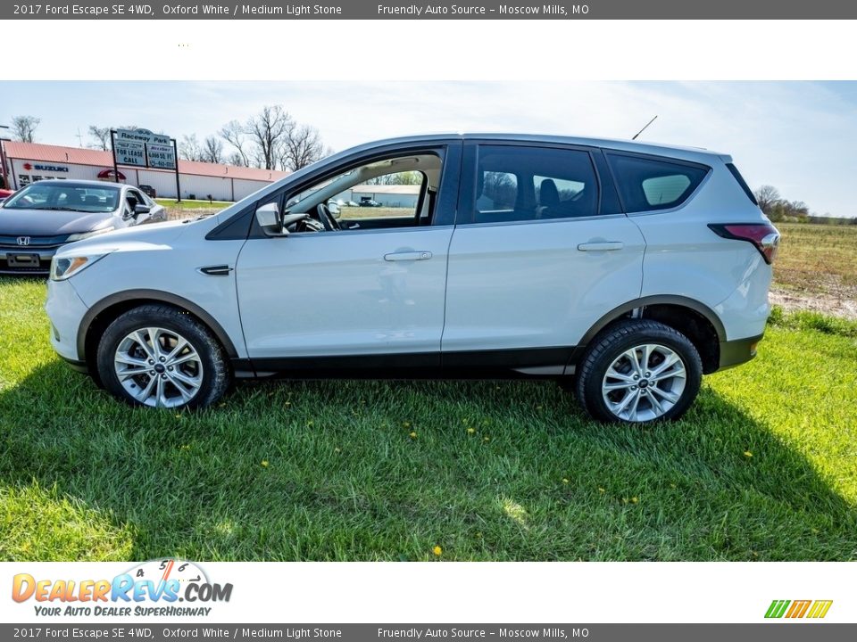 2017 Ford Escape SE 4WD Oxford White / Medium Light Stone Photo #7