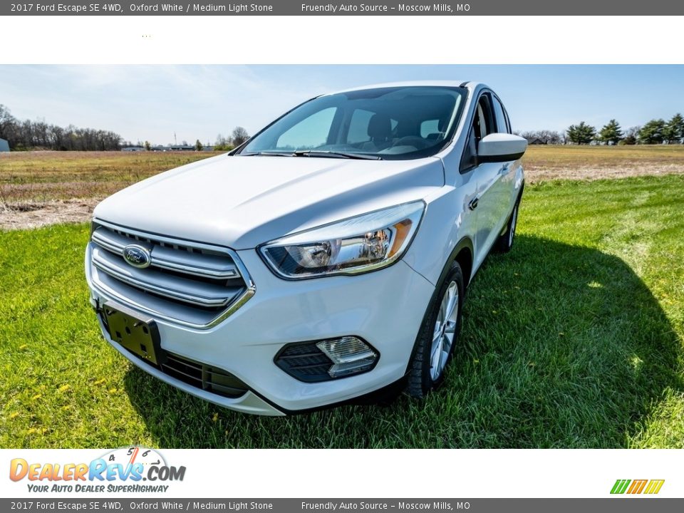 2017 Ford Escape SE 4WD Oxford White / Medium Light Stone Photo #8