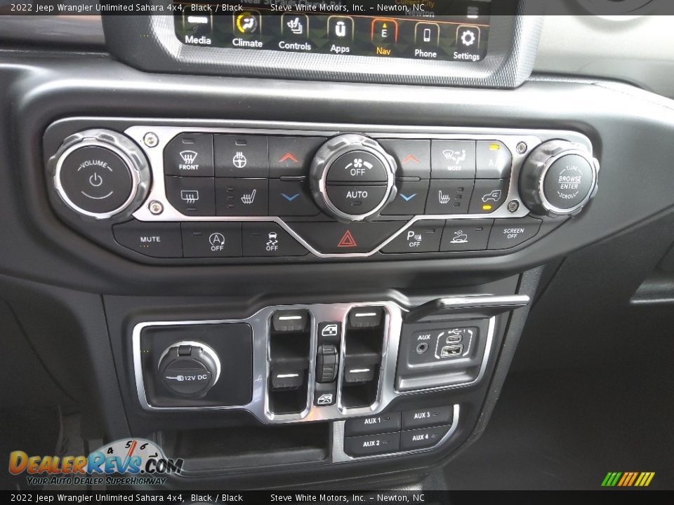 Controls of 2022 Jeep Wrangler Unlimited Sahara 4x4 Photo #27