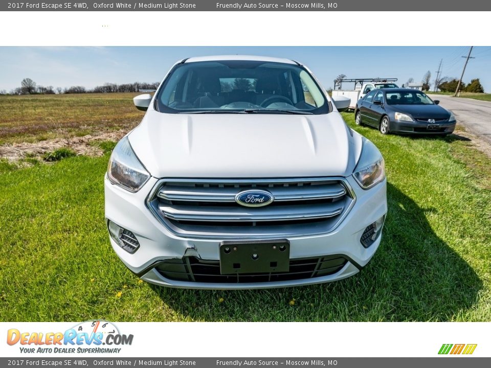 2017 Ford Escape SE 4WD Oxford White / Medium Light Stone Photo #9