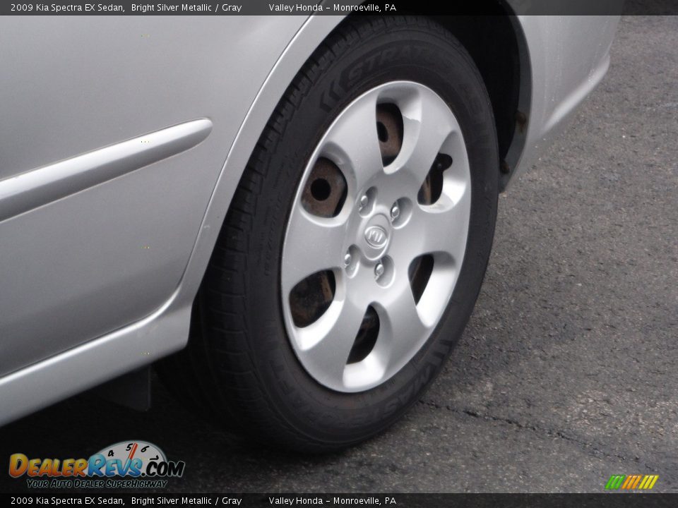 2009 Kia Spectra EX Sedan Bright Silver Metallic / Gray Photo #3