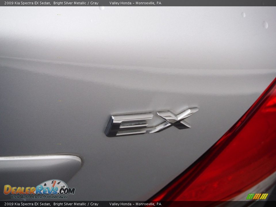 2009 Kia Spectra EX Sedan Bright Silver Metallic / Gray Photo #8