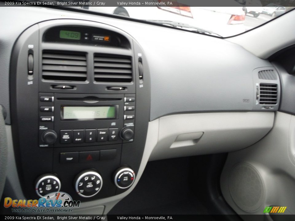 2009 Kia Spectra EX Sedan Bright Silver Metallic / Gray Photo #15