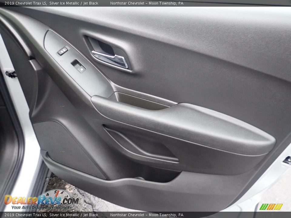 2019 Chevrolet Trax LS Silver Ice Metallic / Jet Black Photo #17