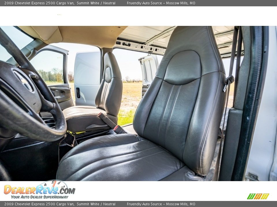 2009 Chevrolet Express 2500 Cargo Van Summit White / Neutral Photo #17