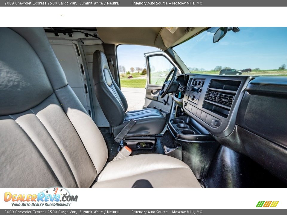 2009 Chevrolet Express 2500 Cargo Van Summit White / Neutral Photo #25