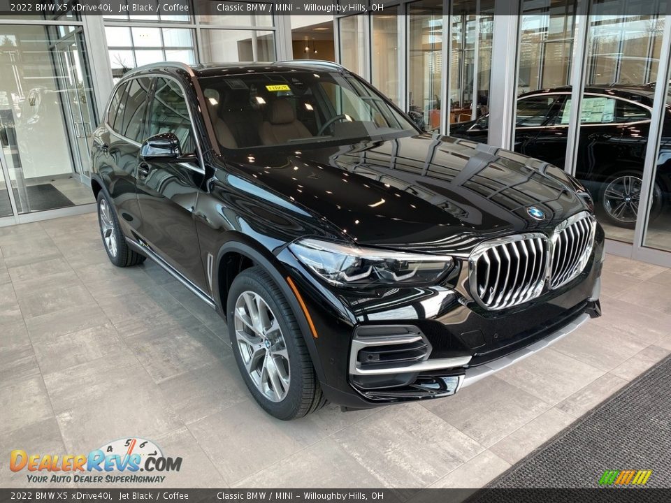 Front 3/4 View of 2022 BMW X5 xDrive40i Photo #1