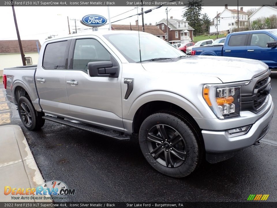 Front 3/4 View of 2022 Ford F150 XLT SuperCrew 4x4 Photo #7