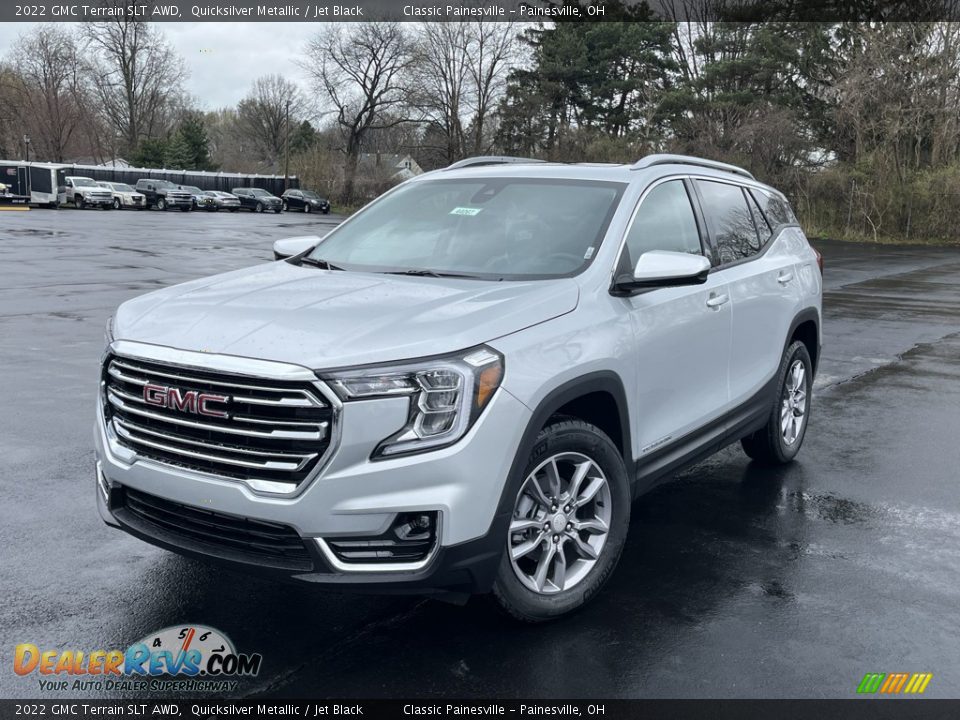 Front 3/4 View of 2022 GMC Terrain SLT AWD Photo #1
