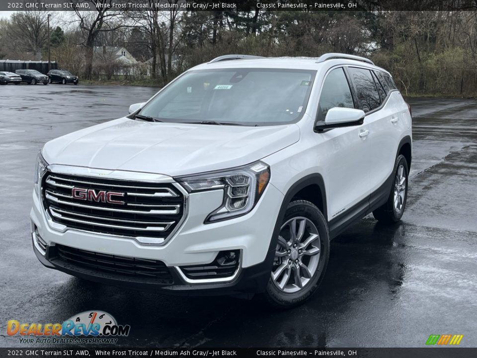 Front 3/4 View of 2022 GMC Terrain SLT AWD Photo #1