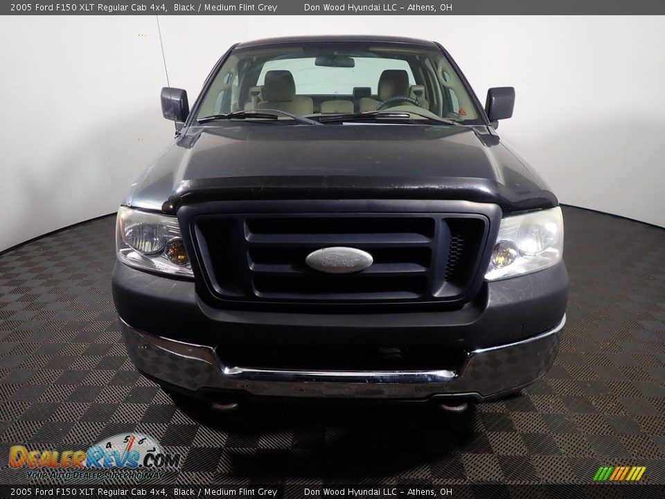2005 Ford F150 XLT Regular Cab 4x4 Black / Medium Flint Grey Photo #4