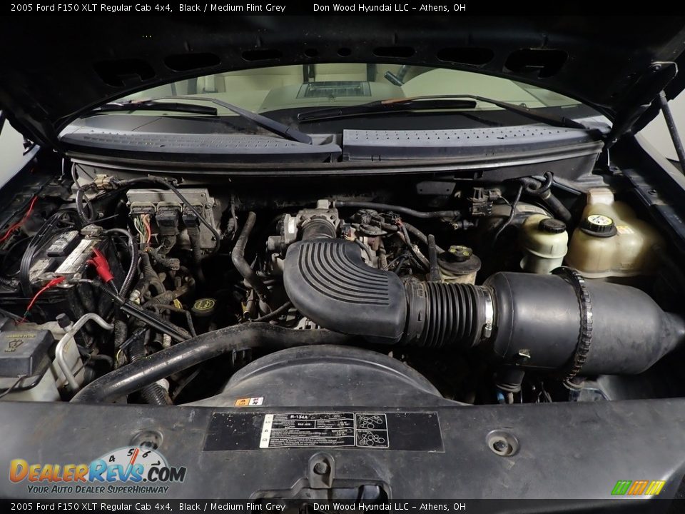 2005 Ford F150 XLT Regular Cab 4x4 Black / Medium Flint Grey Photo #6