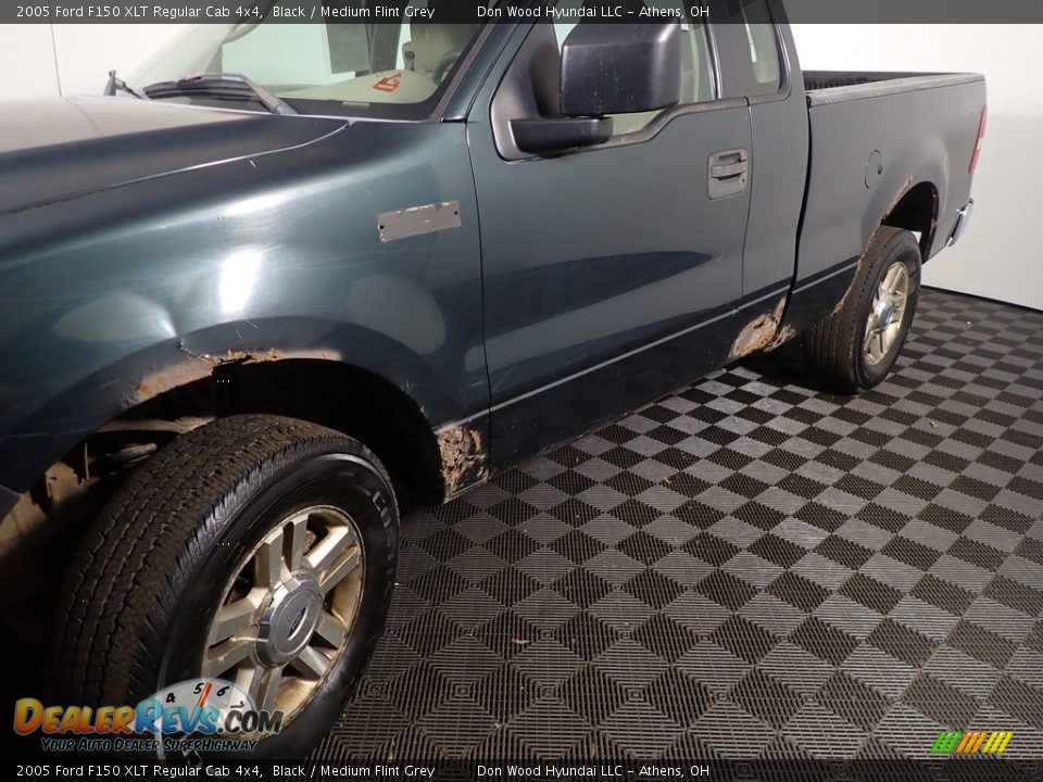 2005 Ford F150 XLT Regular Cab 4x4 Black / Medium Flint Grey Photo #8