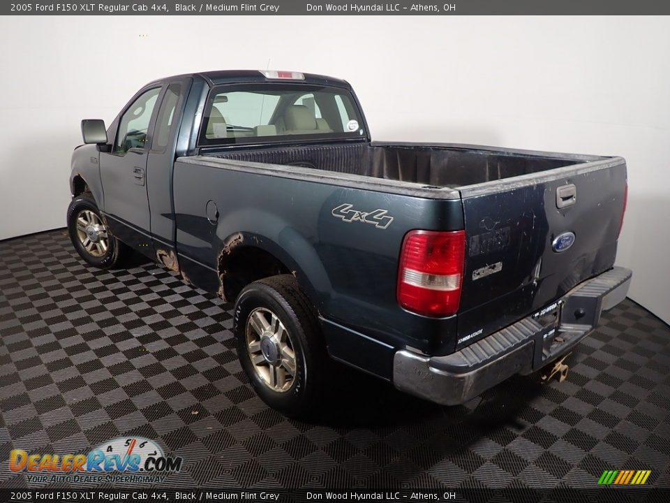 2005 Ford F150 XLT Regular Cab 4x4 Black / Medium Flint Grey Photo #9