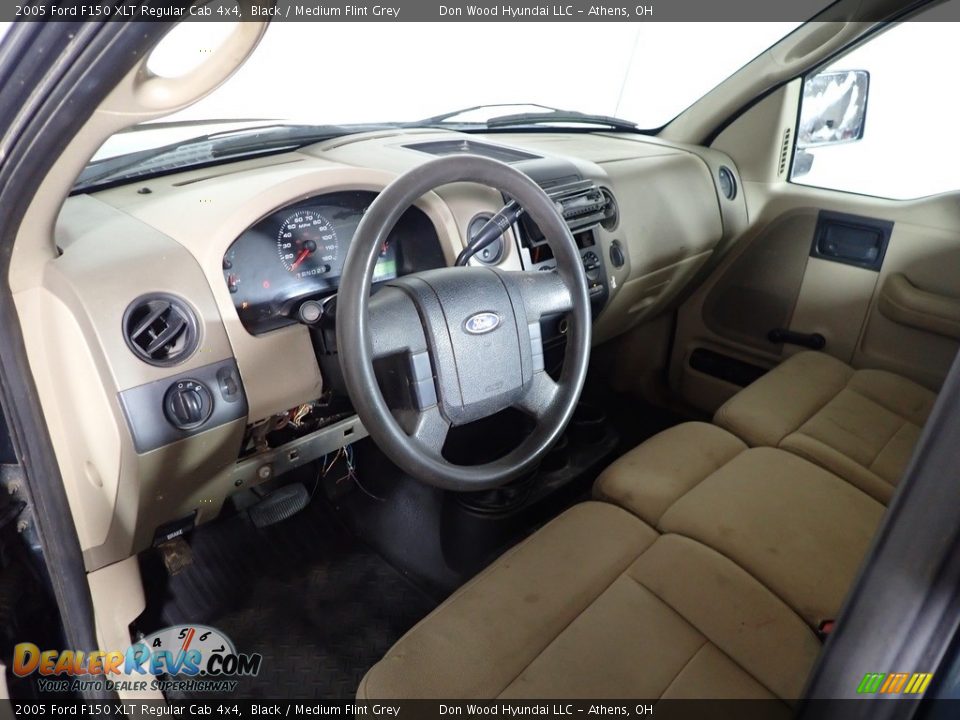 2005 Ford F150 XLT Regular Cab 4x4 Black / Medium Flint Grey Photo #12