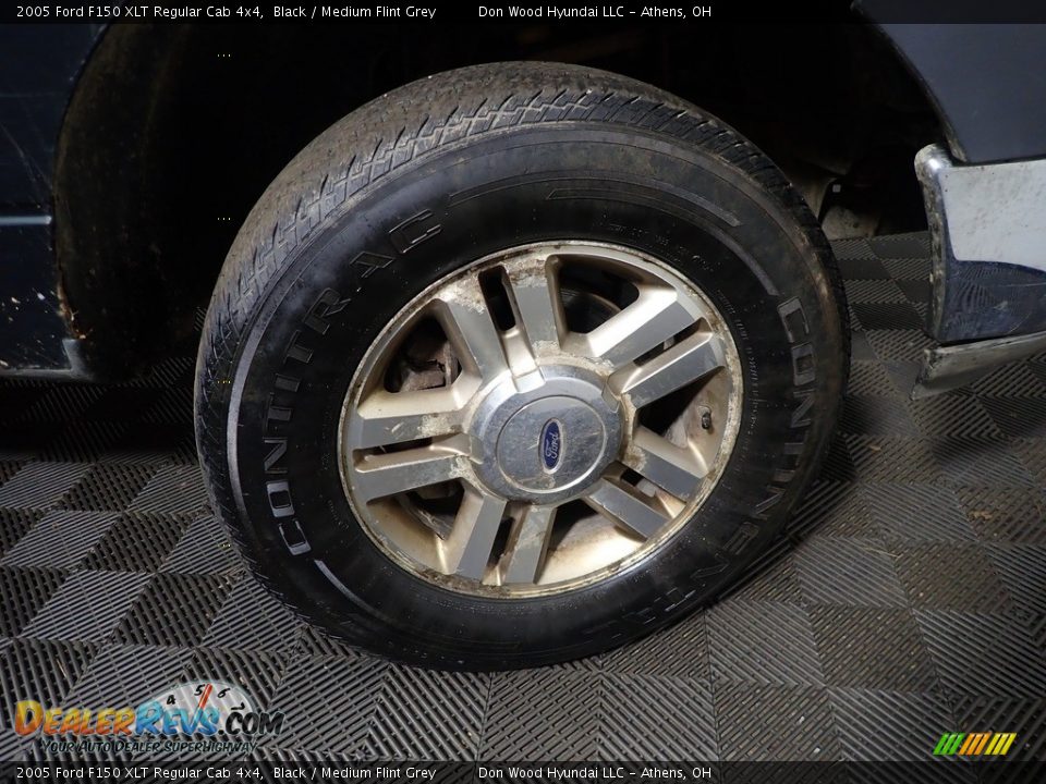 2005 Ford F150 XLT Regular Cab 4x4 Black / Medium Flint Grey Photo #16