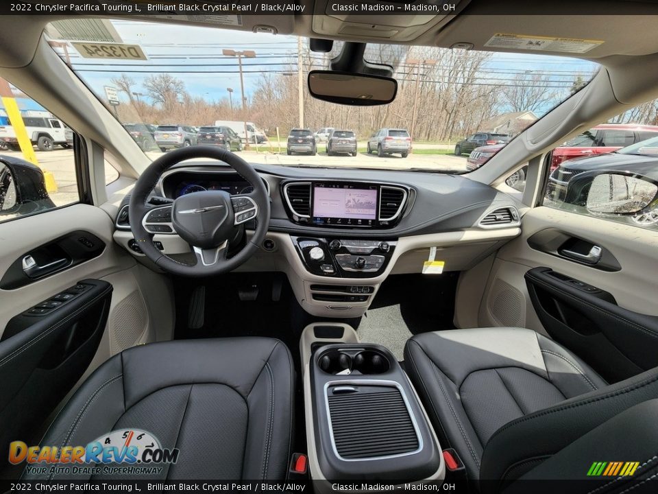 2022 Chrysler Pacifica Touring L Brilliant Black Crystal Pearl / Black/Alloy Photo #5