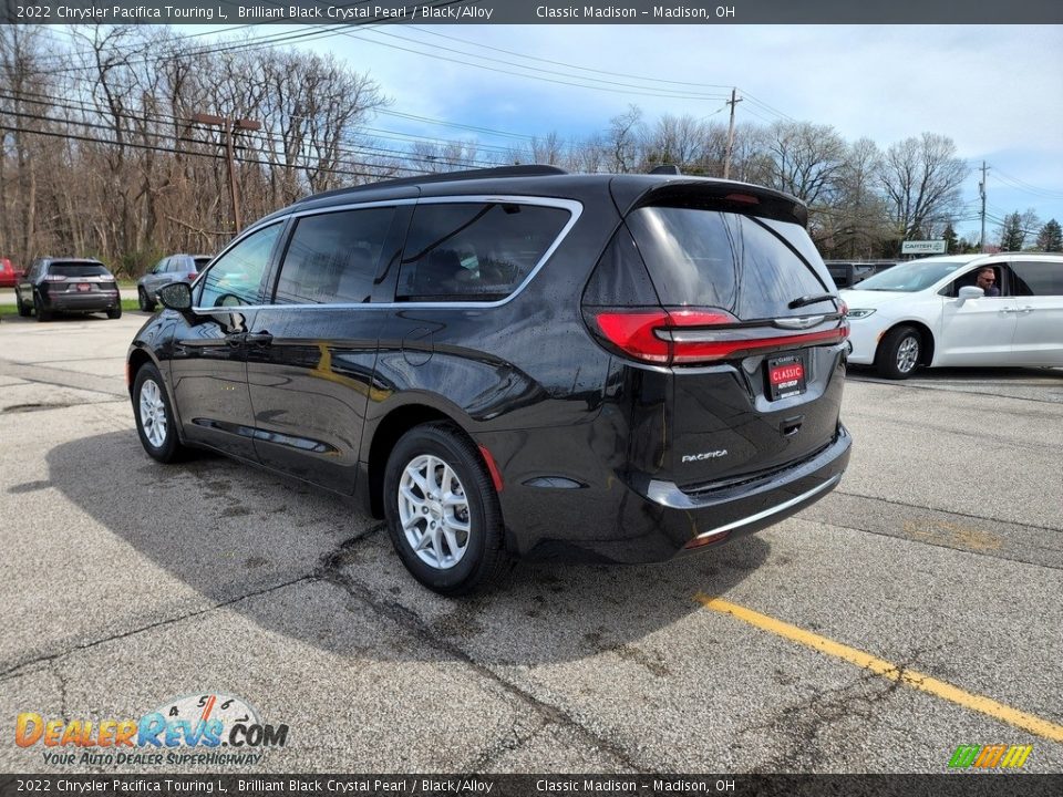 2022 Chrysler Pacifica Touring L Brilliant Black Crystal Pearl / Black/Alloy Photo #10