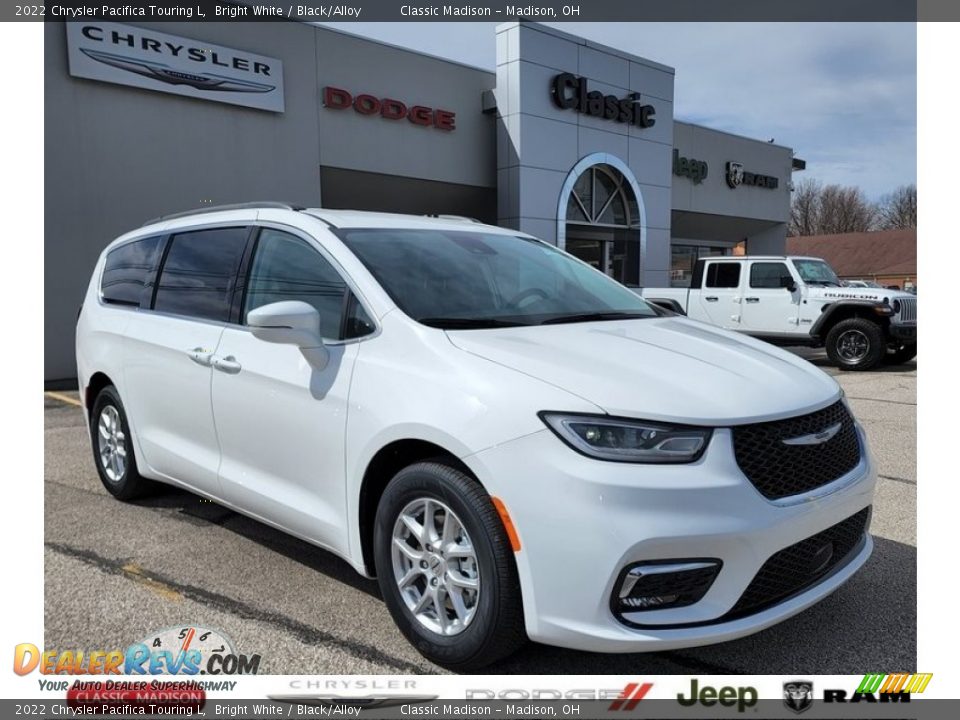2022 Chrysler Pacifica Touring L Bright White / Black/Alloy Photo #1