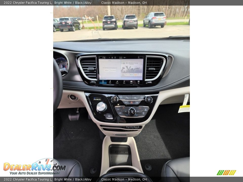 2022 Chrysler Pacifica Touring L Bright White / Black/Alloy Photo #7