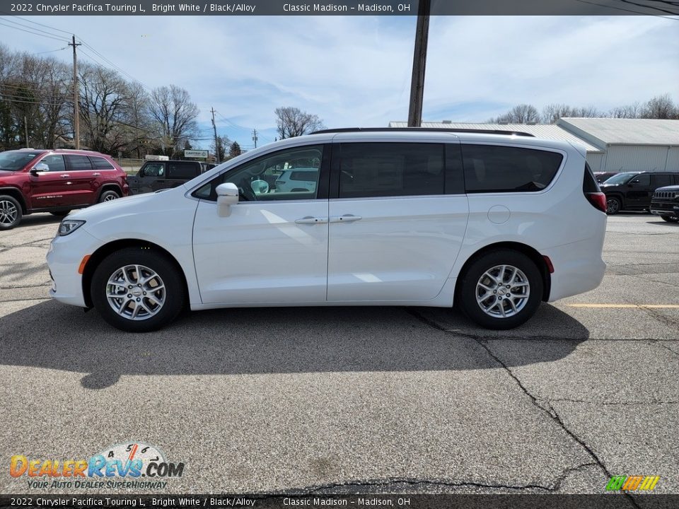 2022 Chrysler Pacifica Touring L Bright White / Black/Alloy Photo #9