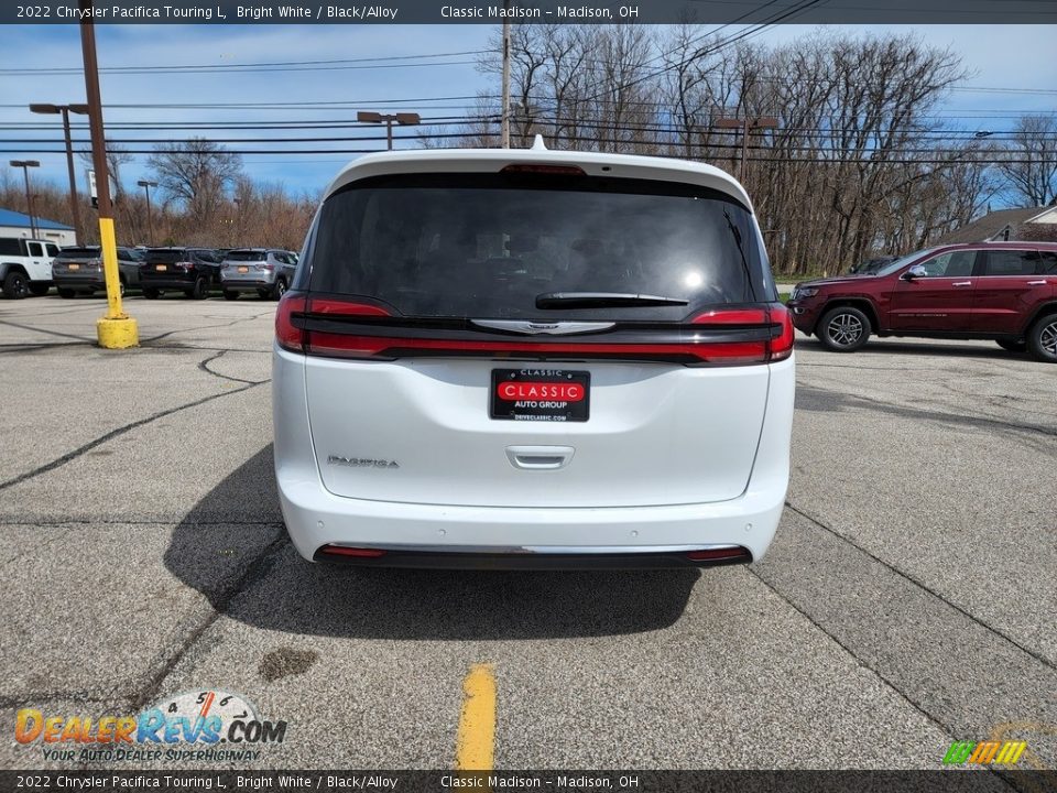 2022 Chrysler Pacifica Touring L Bright White / Black/Alloy Photo #11