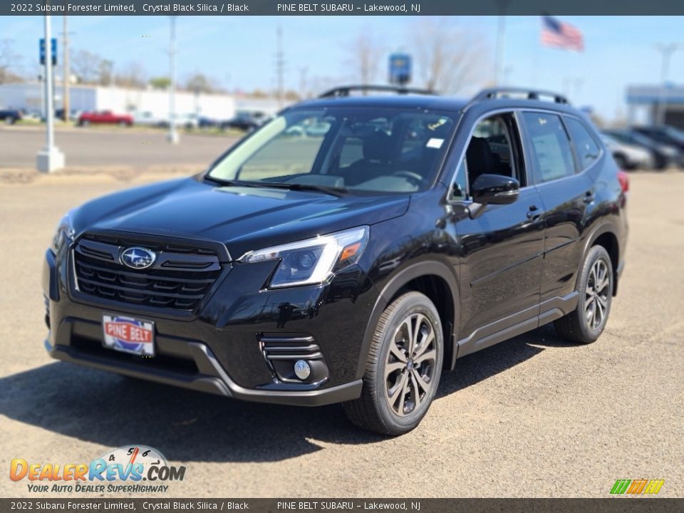 Front 3/4 View of 2022 Subaru Forester Limited Photo #1