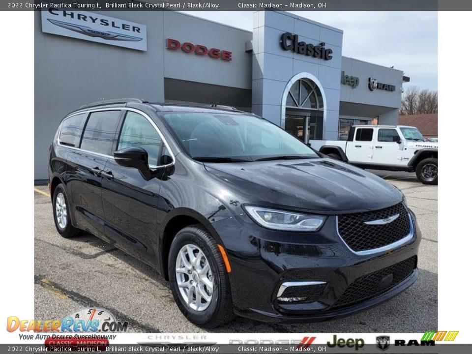 2022 Chrysler Pacifica Touring L Brilliant Black Crystal Pearl / Black/Alloy Photo #1