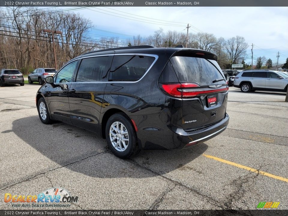 2022 Chrysler Pacifica Touring L Brilliant Black Crystal Pearl / Black/Alloy Photo #10