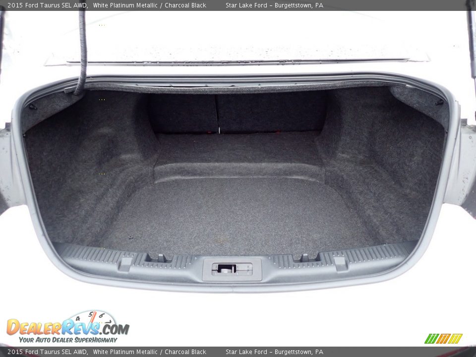 2015 Ford Taurus SEL AWD Trunk Photo #5